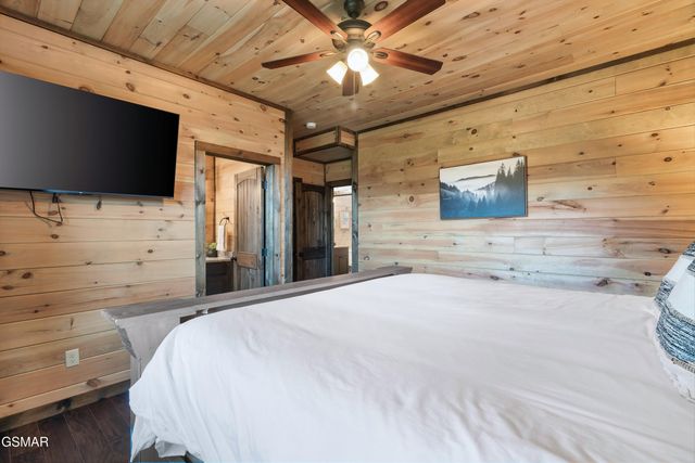 842 Vixen Run, Gatlinburg, TN 37738