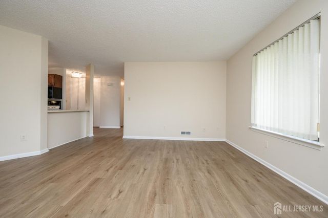 7 Carriage Place, Edison, NJ 08820