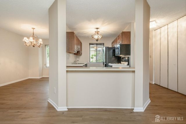 7 Carriage Place, Edison, NJ 08820