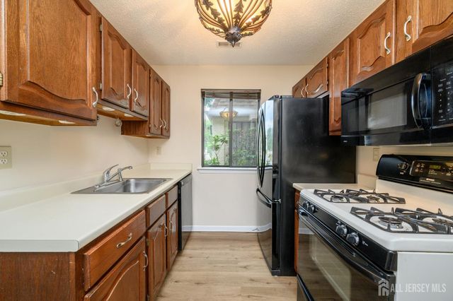 7 Carriage Place, Edison, NJ 08820