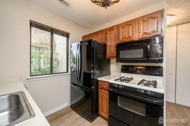 7 Carriage Place, Edison, NJ 08820