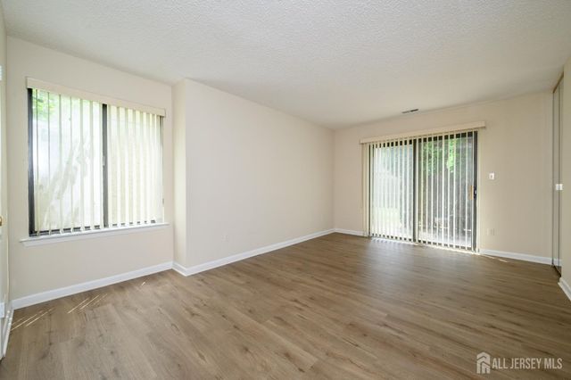 7 Carriage Place, Edison, NJ 08820