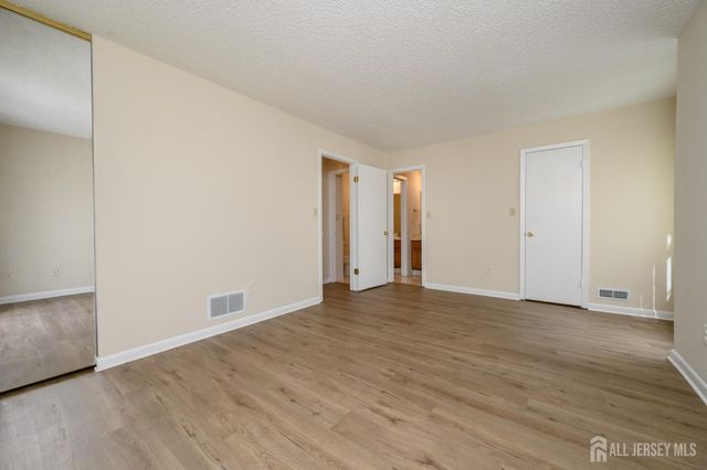 7 Carriage Place, Edison, NJ 08820