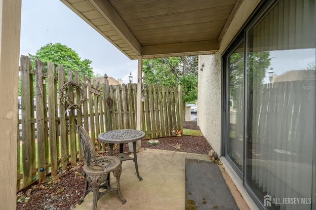 7 Carriage Place, Edison, NJ 08820