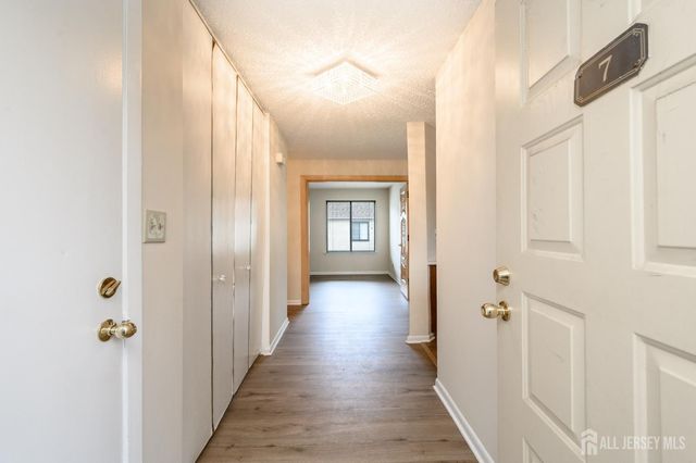 7 Carriage Place, Edison, NJ 08820