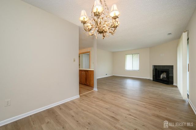 7 Carriage Place, Edison, NJ 08820