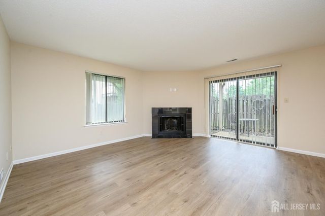 7 Carriage Place, Edison, NJ 08820