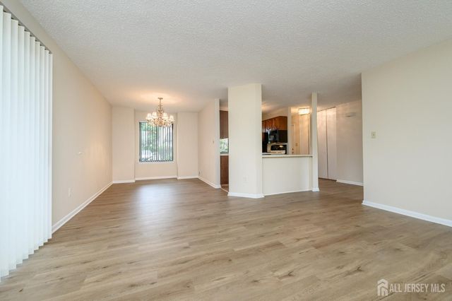 7 Carriage Place, Edison, NJ 08820
