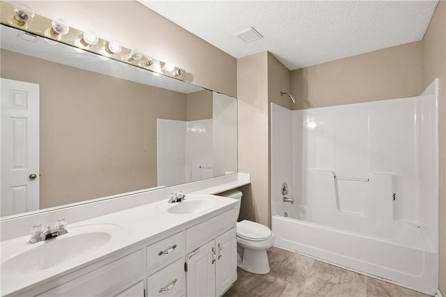 4742 Mund Road, Shawnee, KS 66218