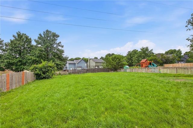4742 Mund Road, Shawnee, KS 66218