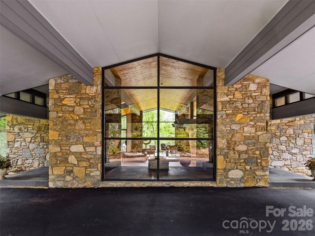 3 Holly Hill Road, Biltmore Forest, NC 28803
