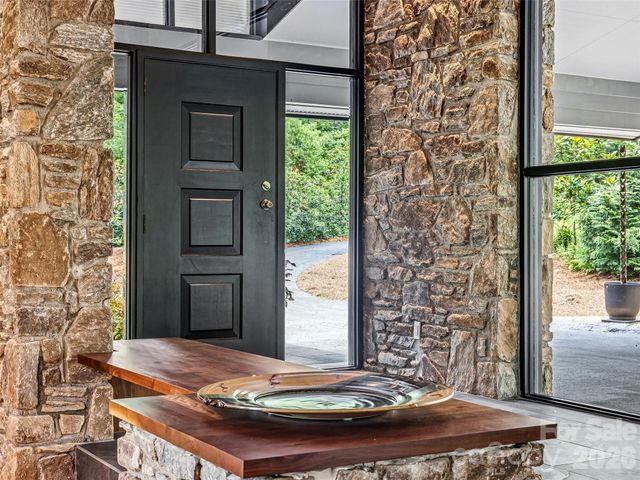3 Holly Hill Road, Biltmore Forest, NC 28803