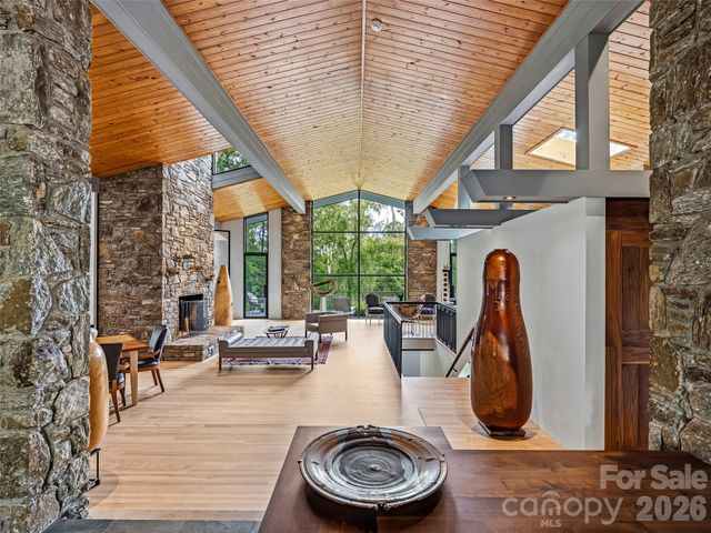 3 Holly Hill Road, Biltmore Forest, NC 28803