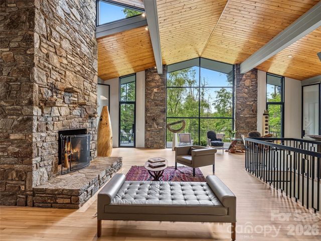 3 Holly Hill Road, Biltmore Forest, NC 28803
