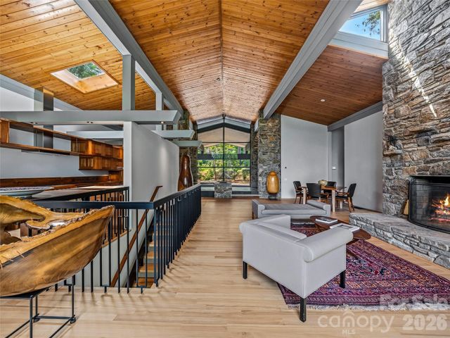 3 Holly Hill Road, Biltmore Forest, NC 28803