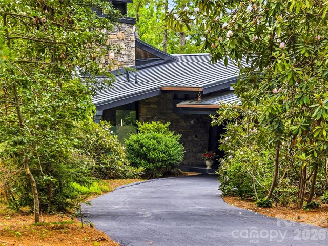 3 Holly Hill Road, Biltmore Forest, NC 28803