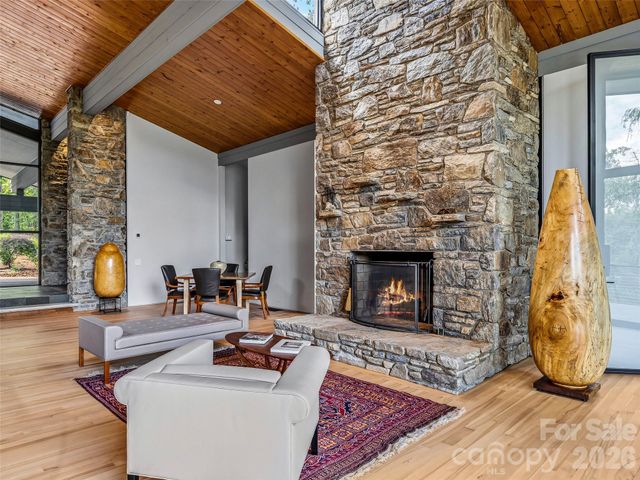 3 Holly Hill Road, Biltmore Forest, NC 28803