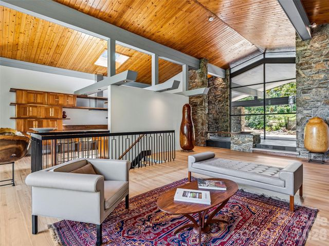 3 Holly Hill Road, Biltmore Forest, NC 28803