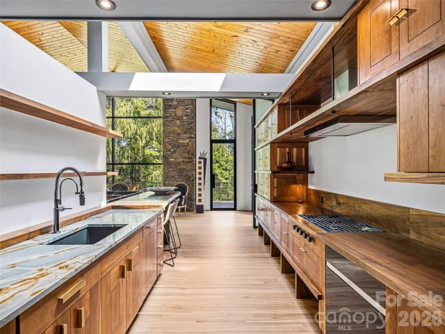 3 Holly Hill Road, Biltmore Forest, NC 28803
