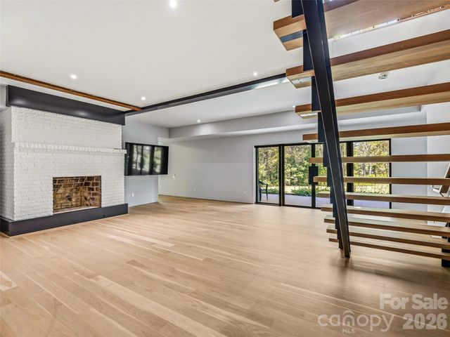 3 Holly Hill Road, Biltmore Forest, NC 28803