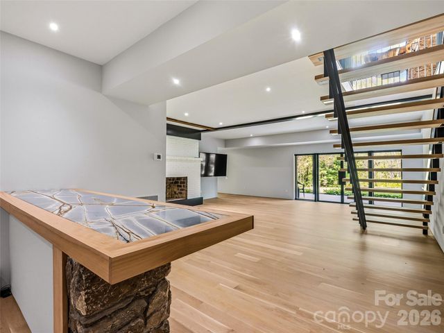 3 Holly Hill Road, Biltmore Forest, NC 28803