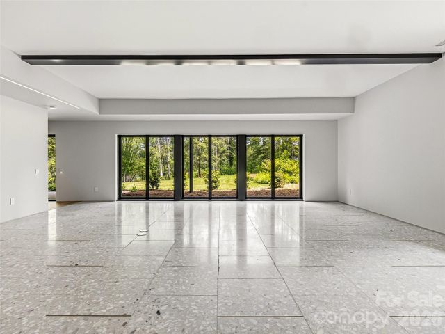 3 Holly Hill Road, Biltmore Forest, NC 28803