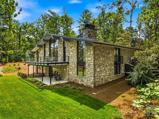 3 Holly Hill Road, Biltmore Forest, NC 28803