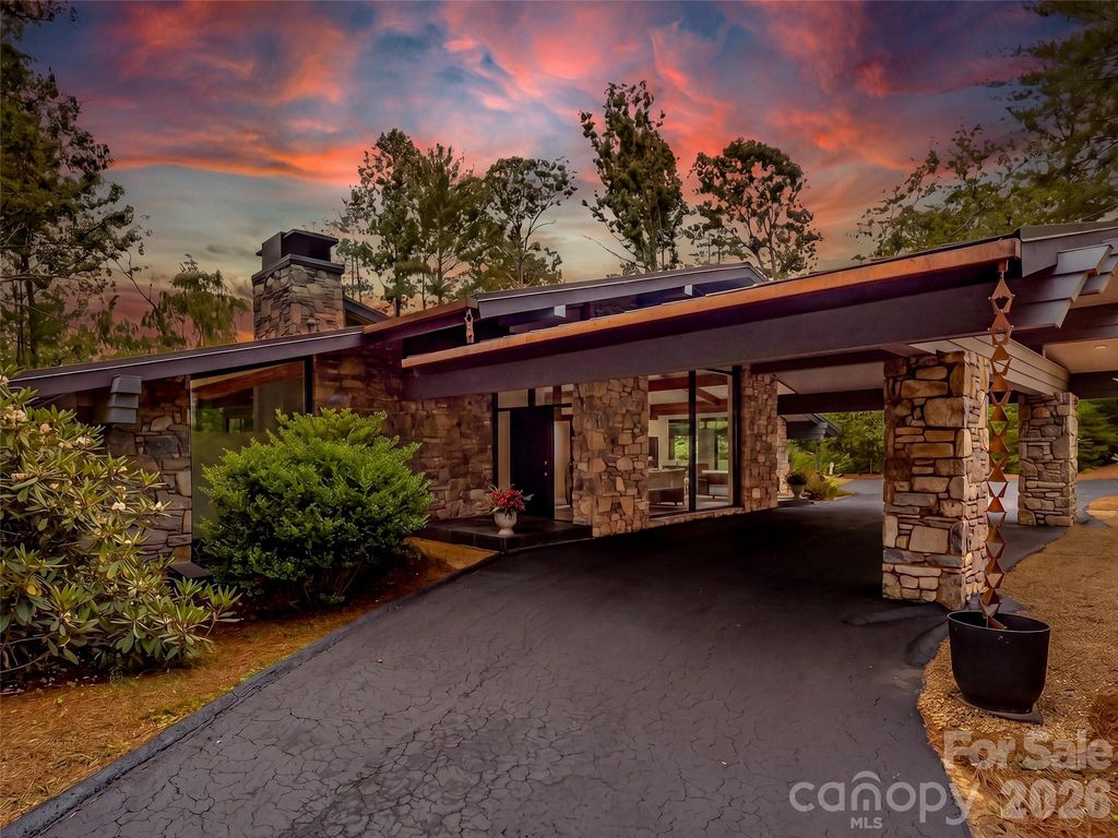 3 Holly Hill Road, Biltmore Forest, NC 28803