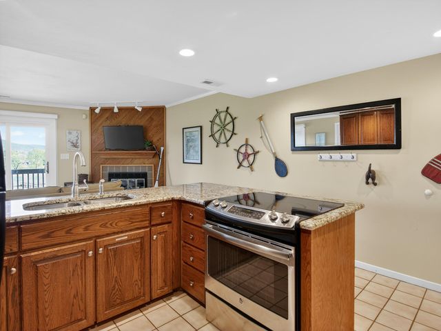 110 Sailors Cove Dr Unit 1314, Moneta, VA 24121