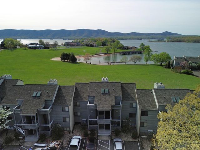 110 Sailors Cove Dr Unit 1314, Moneta, VA 24121