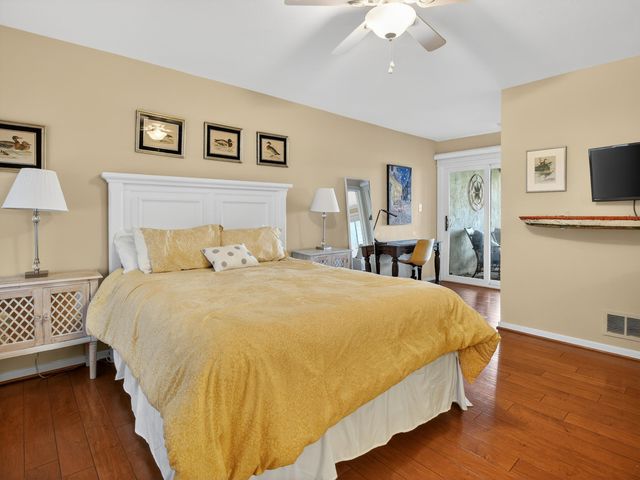 110 Sailors Cove Dr Unit 1314, Moneta, VA 24121