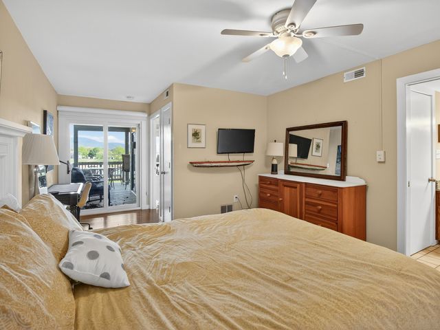 110 Sailors Cove Dr Unit 1314, Moneta, VA 24121