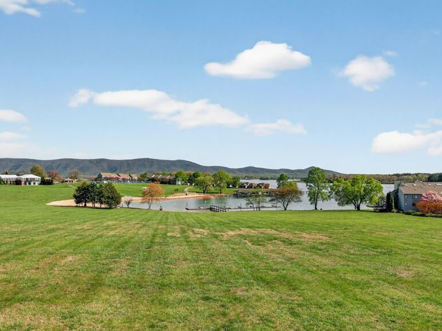 110 Sailors Cove Dr Unit 1314, Moneta, VA 24121