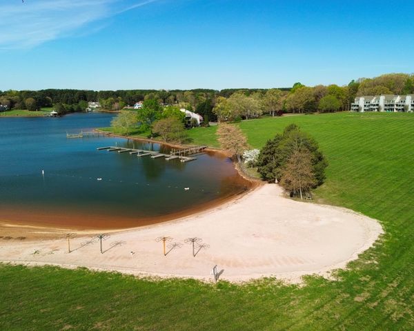 110 Sailors Cove Dr Unit 1314, Moneta, VA 24121