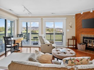 110 Sailors Cove Dr Unit 1314, Moneta, VA 24121