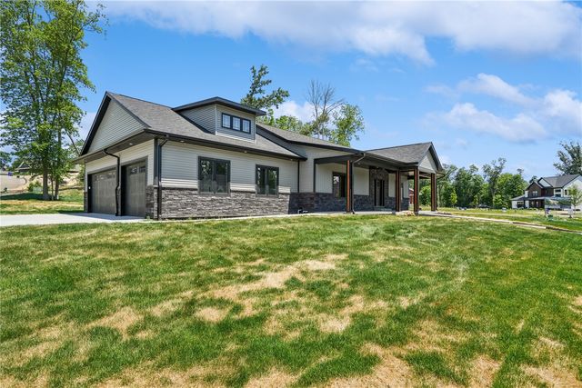 5630 Seminole Valley Trail NE, Cedar Rapids, IA 52411