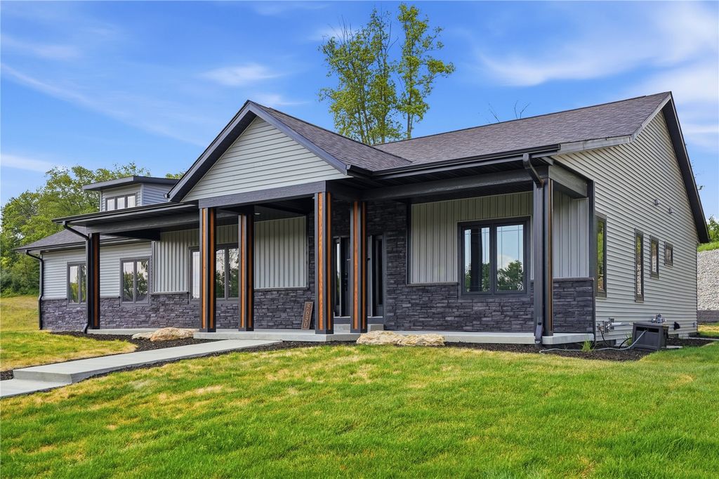 5630 Seminole Valley Trail NE, Cedar Rapids, IA 52411