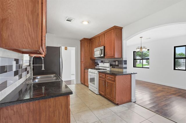 407 Meters Street, Houston, TX 77020