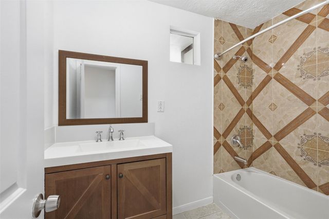 407 Meters Street, Houston, TX 77020