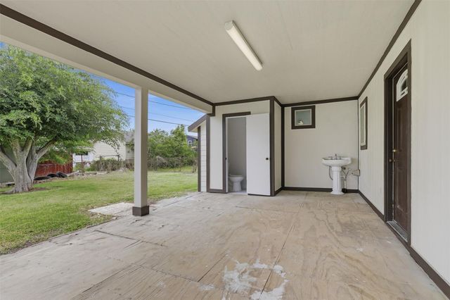 407 Meters Street, Houston, TX 77020