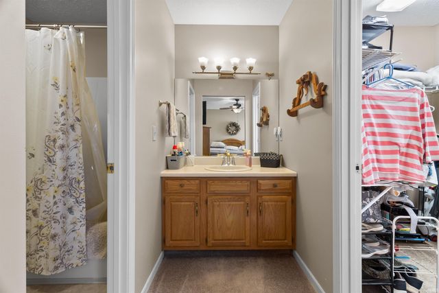 1045 Walnut Creek Lane, Gas City, IN 46933