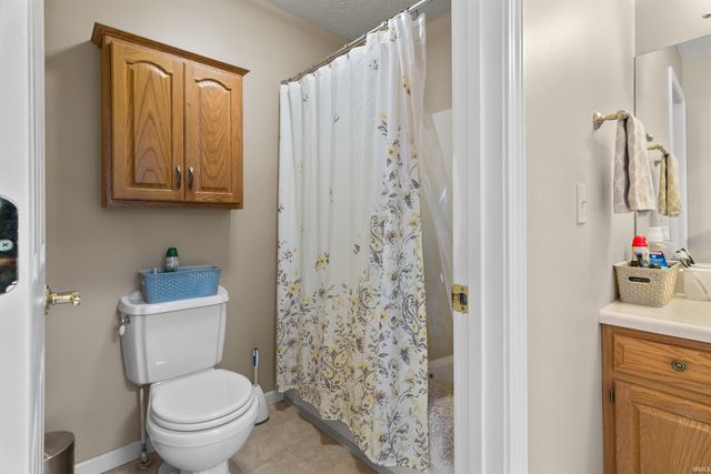 1045 Walnut Creek Lane, Gas City, IN 46933