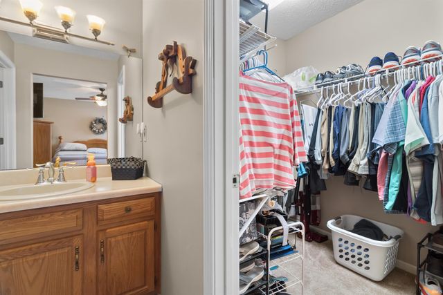 1045 Walnut Creek Lane, Gas City, IN 46933