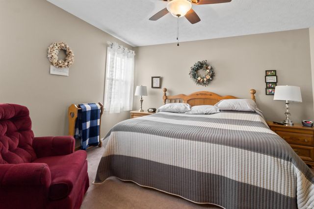 1045 Walnut Creek Lane, Gas City, IN 46933