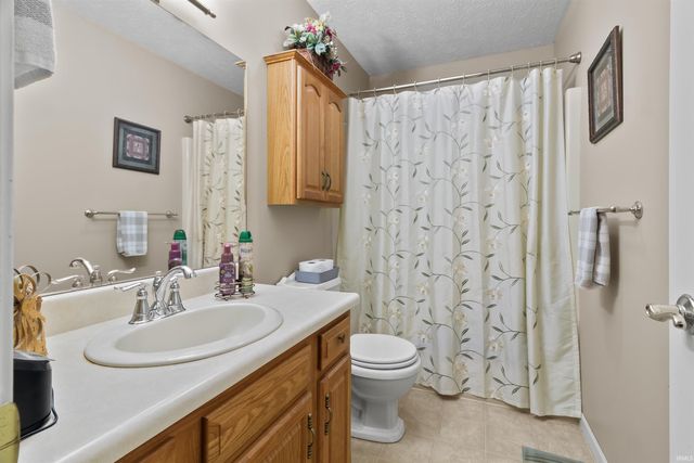 1045 Walnut Creek Lane, Gas City, IN 46933