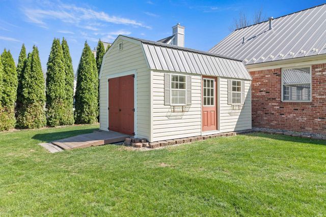 1045 Walnut Creek Lane, Gas City, IN 46933