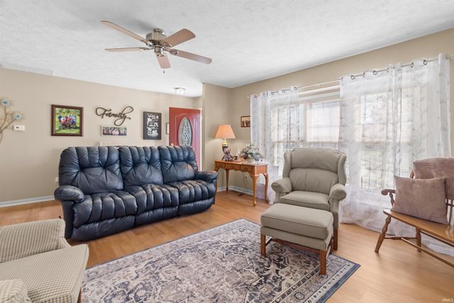 1045 Walnut Creek Lane, Gas City, IN 46933