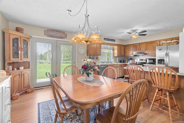 1045 Walnut Creek Lane, Gas City, IN 46933