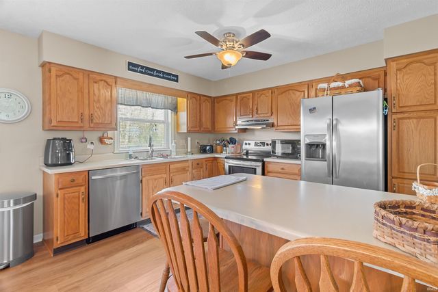 1045 Walnut Creek Lane, Gas City, IN 46933