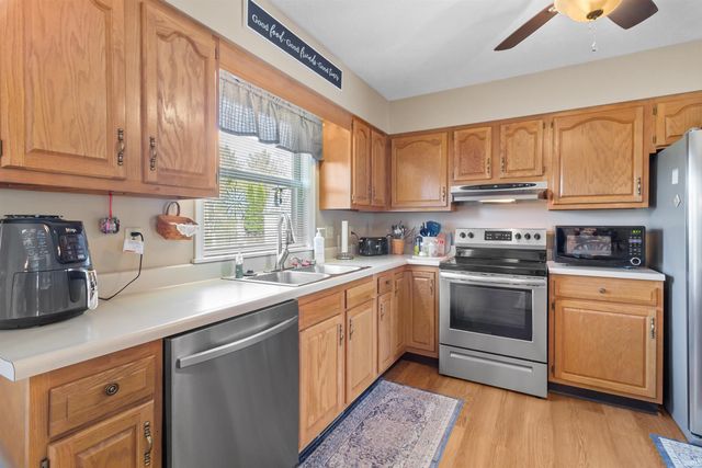 1045 Walnut Creek Lane, Gas City, IN 46933